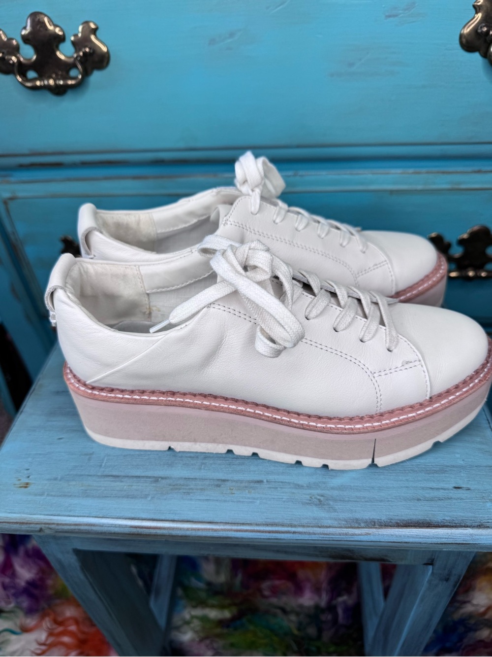 Dolce Vita White Leather Platform Sneakers with Rose Gold Trim - Picture 4 of 6